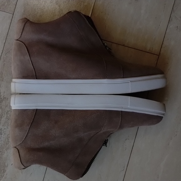 Blondo Glenda suede wedge sneakers shoes zip up taupe size 7.5 - Picture 12 of 13